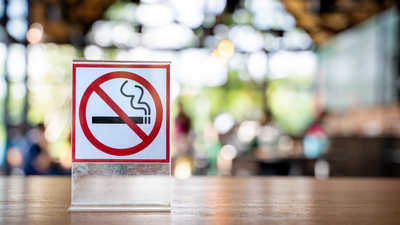 İngiltere "dünyanın en sert sigara yasaklarından" birini onayladı