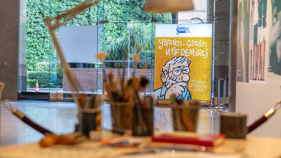 'Yazan-Çizen LATİF DEMİRCİ' İş Sanat'ta