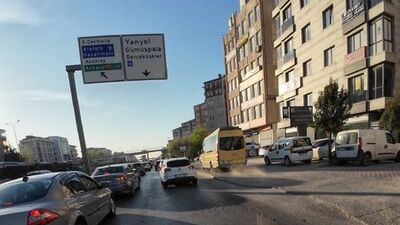 Bu kez minibüs kaldırıma çıktı!