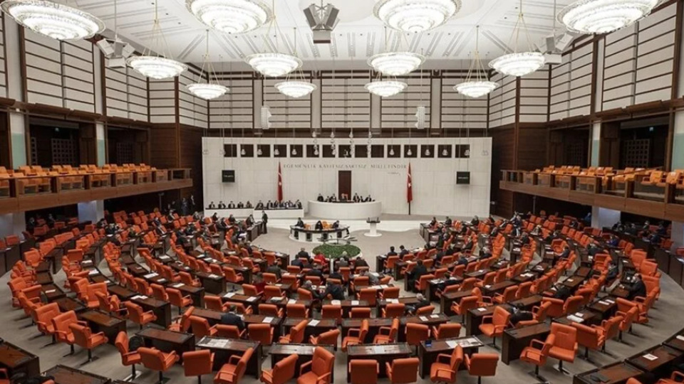 Turist rehberlerini ve seyahat acentalarını ilgilendiren kanun TBMM'den geçti