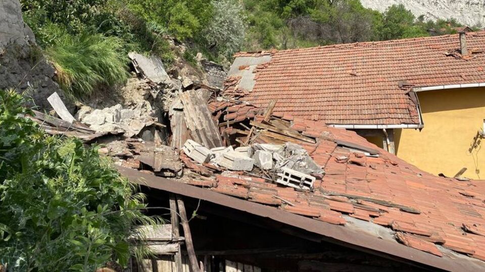 Heyelan yaşanan bölgedeki 4 ev boşaltıldı