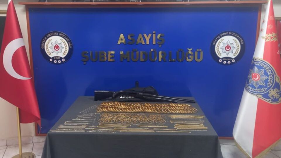 Soyulan kuyumcudan alınan altınlar bulundu