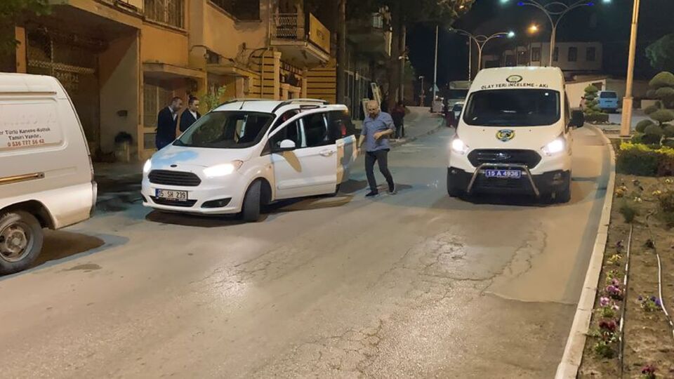 Müşteriyi silahla dövdü! Araçla takip edip rastgele ateş açtı!