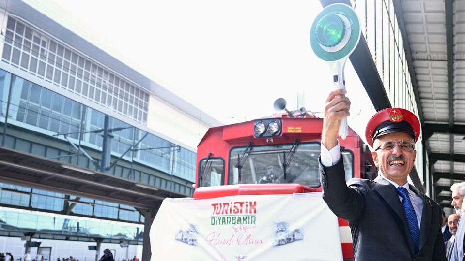 Turistik Diyarbakır Ekspresi ilk seferine uğurlandı
