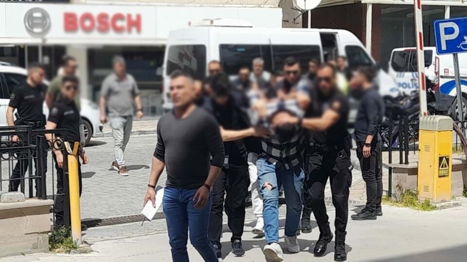 Kuşadası'nda restorana silahlı saldırı: 2 tutuklama