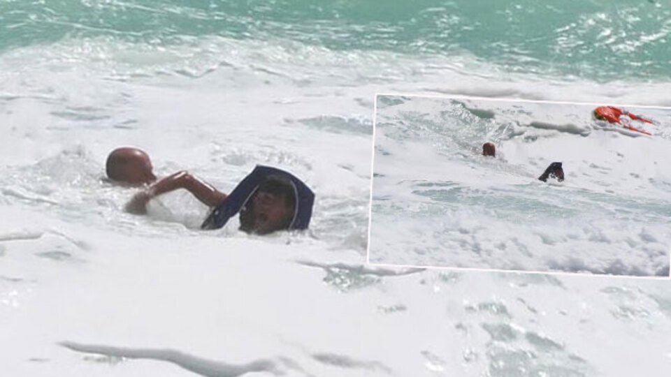 Dev dalgalara aldırış etmeyip denize girdi! 'İnsansız cankurtaran robotu' kurtardı!