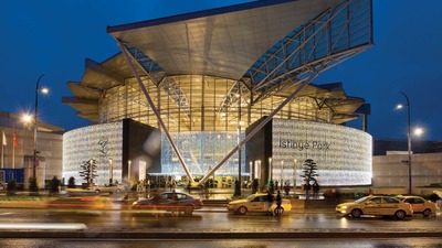 AVM otoparkındaki araç yangını söndürüldü