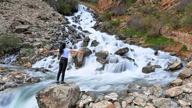 Karlar eridi yeniden akmaya başladı