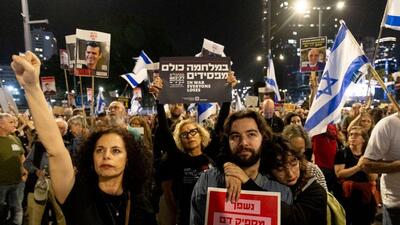 İsrail'de binlerce kişi hükümeti protesto etti