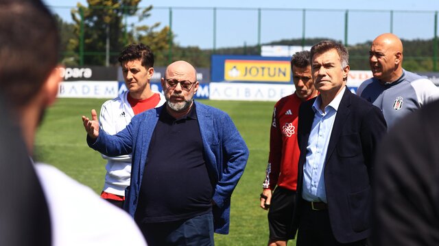 Beşiktaş'ta Yönetim Kurulu Üyeleri, futbol takımıyla buluştu! - Beşiktaş Haberleri