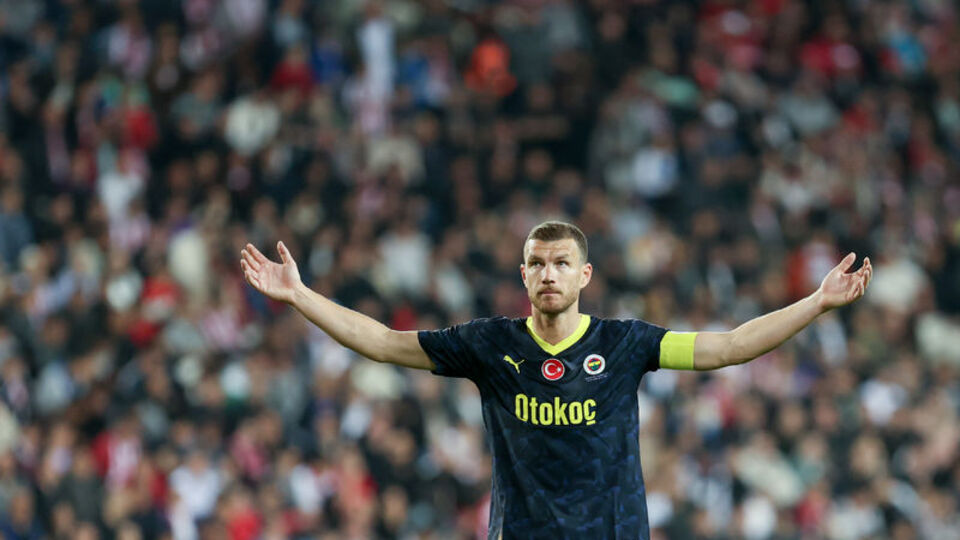 Edin Dzeko'dan flaş hareket!