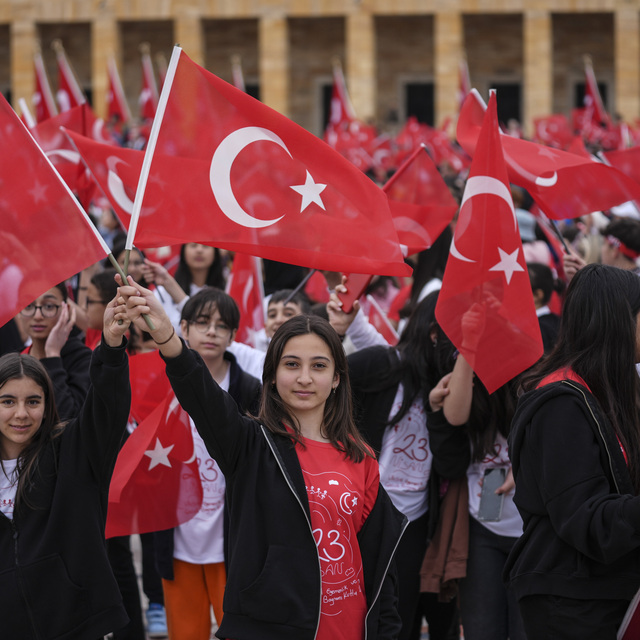 Yurtta 23 Nisan coşkusu... Devlet erkanı Anıtkabir'de