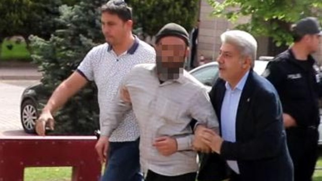 23 Nisan kutlamalarında "puta tapmayın" diye bağırdı, gözaltına alındı