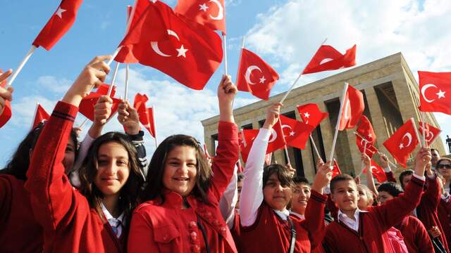 Her zaman Atatürk'ün ışığında