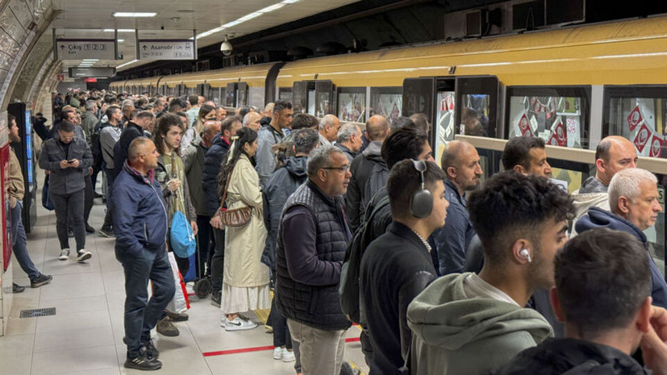 Üsküdar'da iki metro çarpıştı