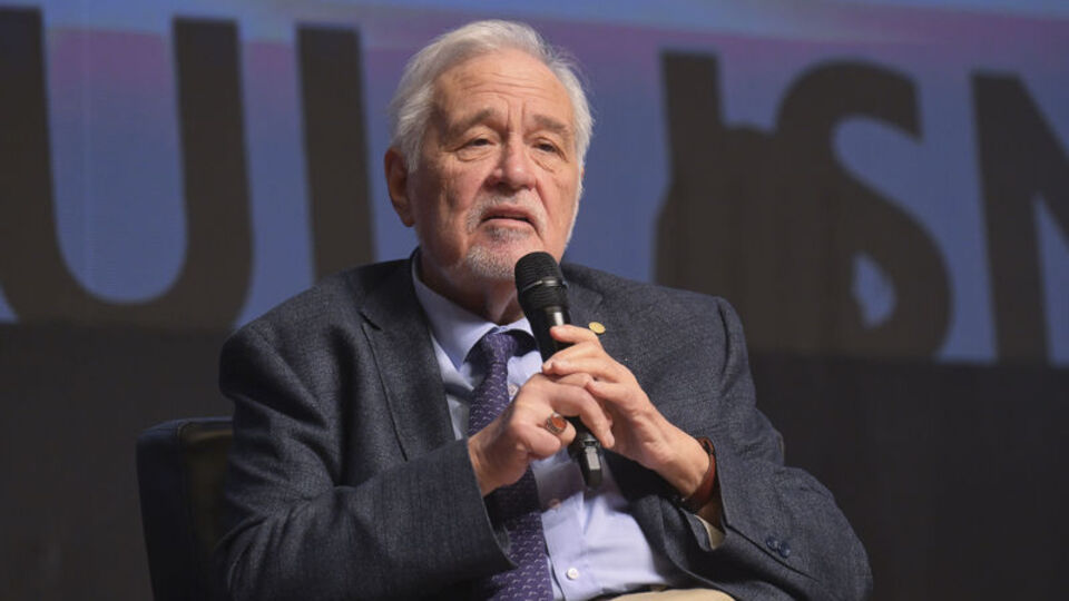 İlber Ortaylı THY uçağında rahatsızlandı