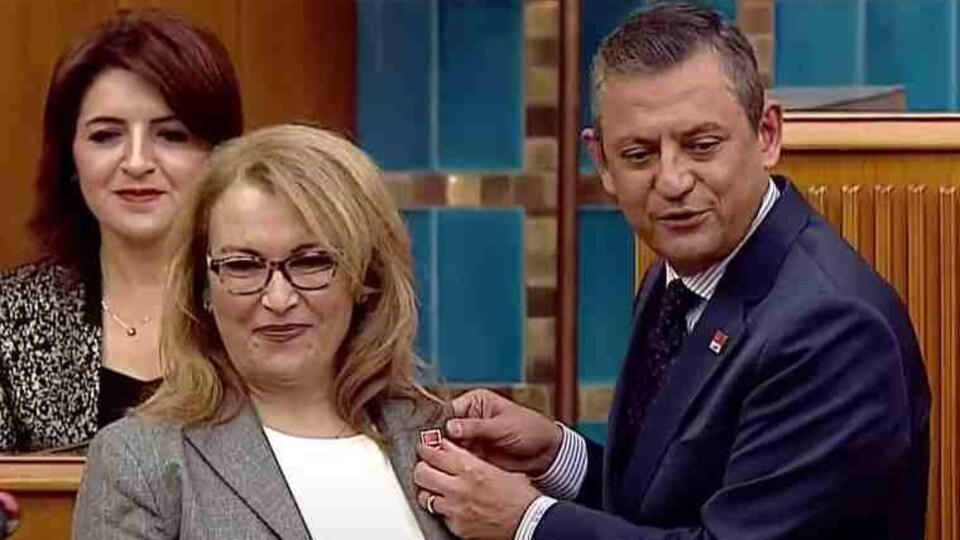 Eski İYİ Partili vekil CHP'ye katıldı