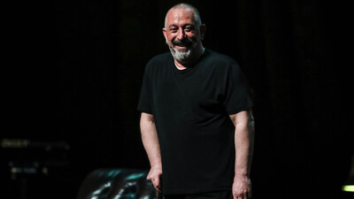 Cem Yılmaz'a yıldız hediye edildi