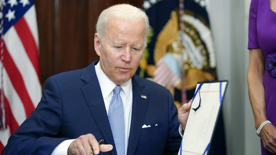 Biden, 95 milyar dolarlık paketi imzaladı