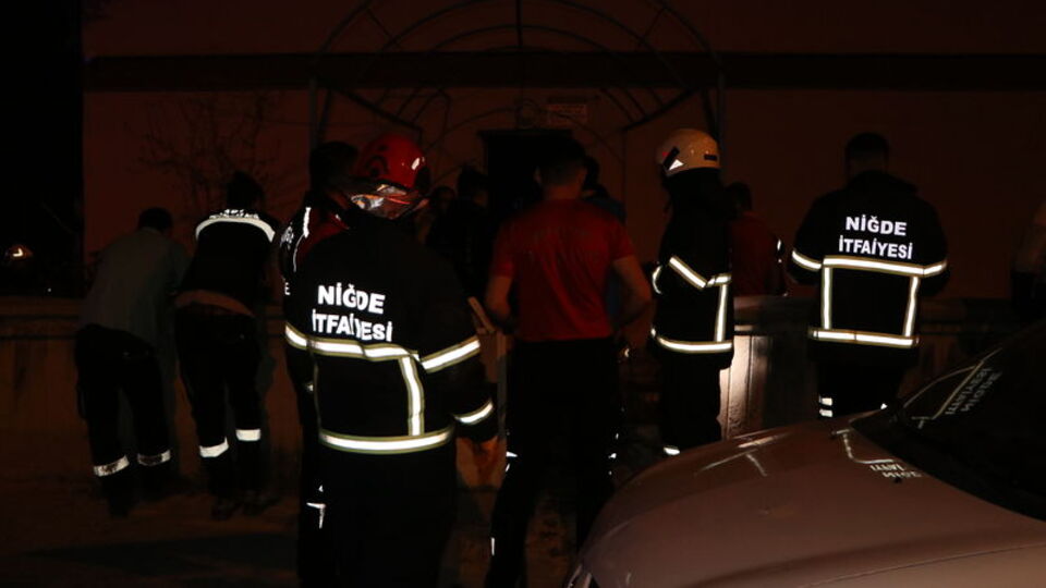 Babasıyla tartıştı, benzinle evi yaktı!