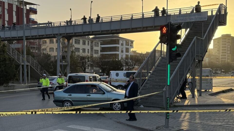 Sevgilisi boğazından bıçakladı! 20 gün hayata tutunabildi!