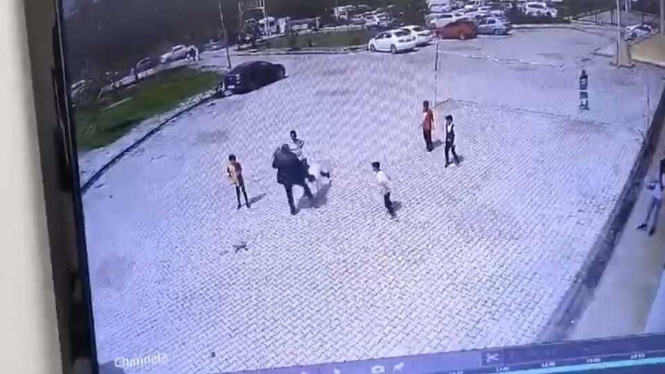 Drone operatöründen 23 Nisan'da çocuğa tekme!