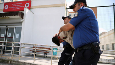 Motosikletlinin ölümüne yol açtı, 3 araca çarpıp kaçtı!