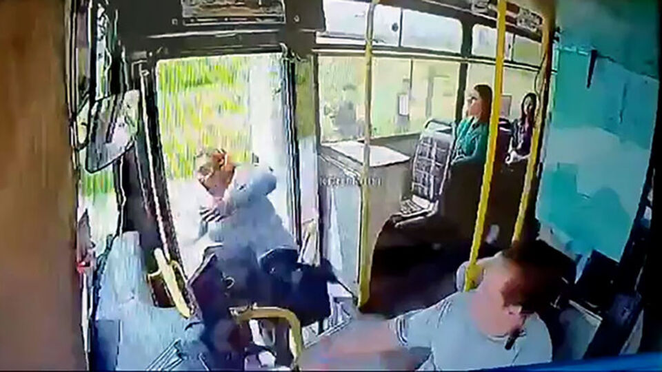 Kapısı açık otobüsten düşmüştü! Kaygılandıran gelişme!