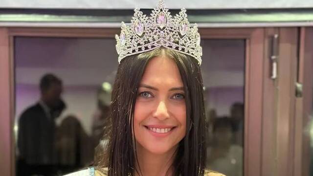 30'larında duruyor ama 60 yaşında! Kainat güzeli seçildi