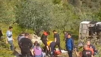 Öğrenci midibüsü devrildi: 12 yaralı