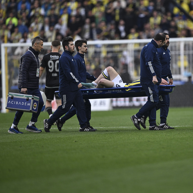 Derbide Fenerbahçe'den 2 erken değişiklik!