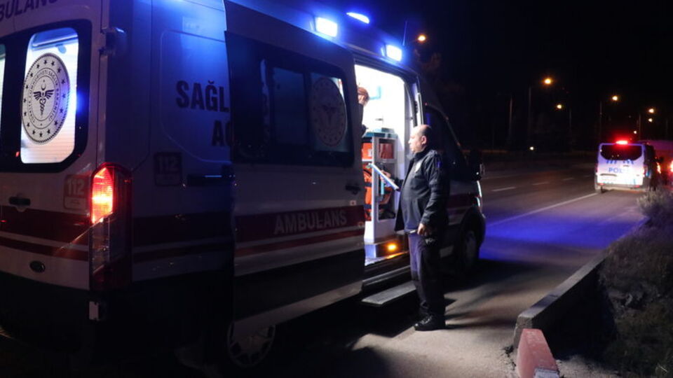 Burdur'da iki otomobil çarpıştı