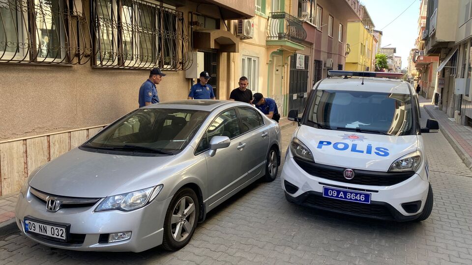 Boşanma aşamasındaki eşini bıçakladı