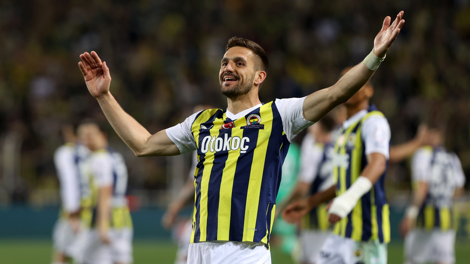 Derbilerde bir başka oynuyor!