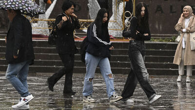 3 bölge için sağanak uyarısı! 14 kent için "sarı" alarm! Yarına dikkat!