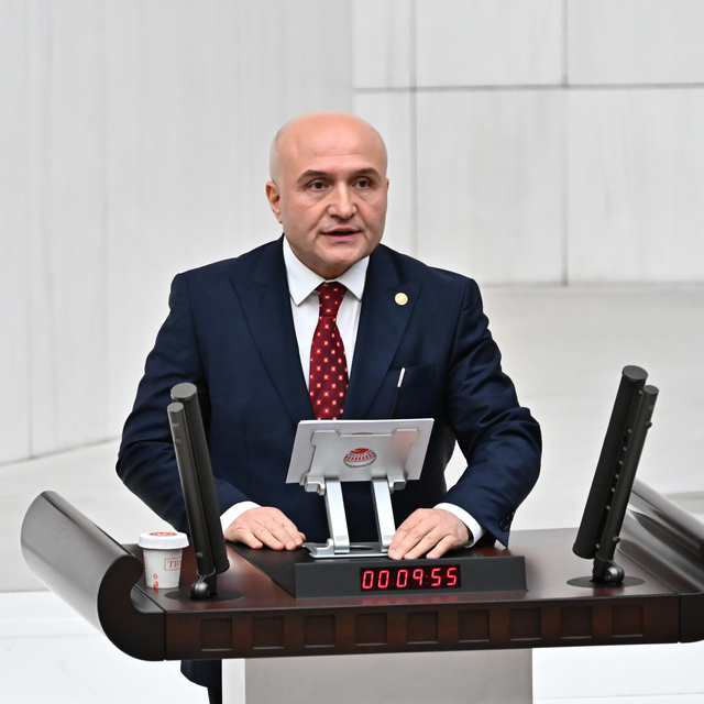 Erhan Usta görevinden istifa etti