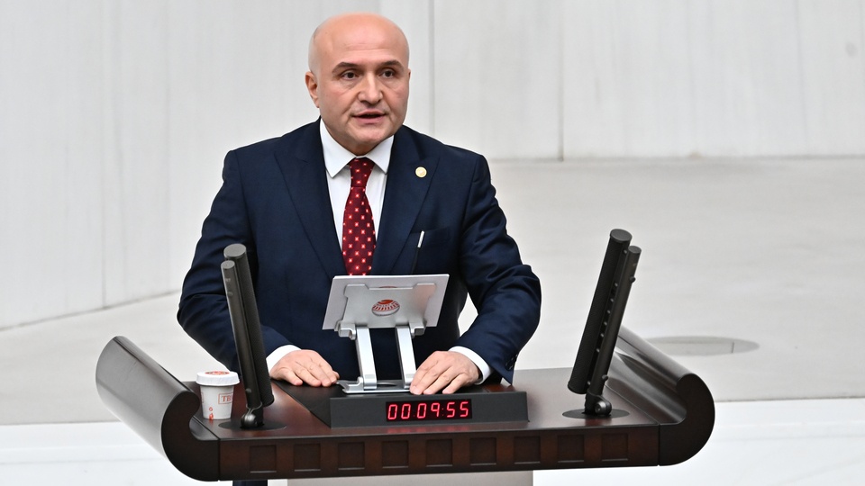 Erhan Usta görevinden istifa etti