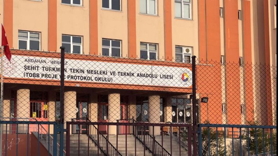 25 öğrenci hastanelik oldu