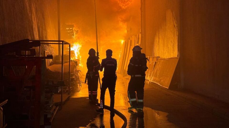 Kahramanmaraş'ta korkutan fabrika yangını