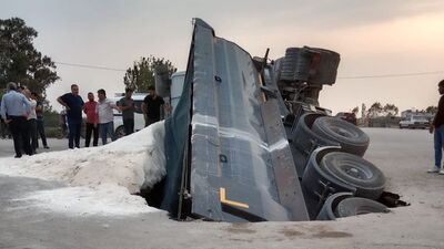 Yol çöktü içine düştü!