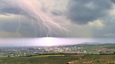 14 il için sarı kod! Kuvvetli sağanak yağmur, fırtına ve çöl tozu