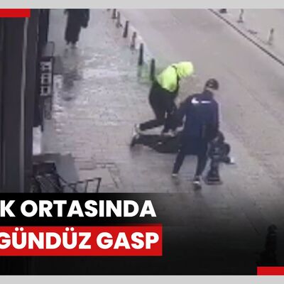 Fatihte bir kişinin darp sonrası gasbedildiği anlar güvenlik kamerasında