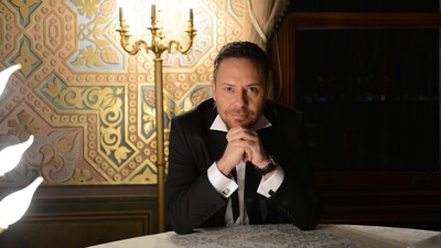 Yeni klibinde oğluyla oynadı