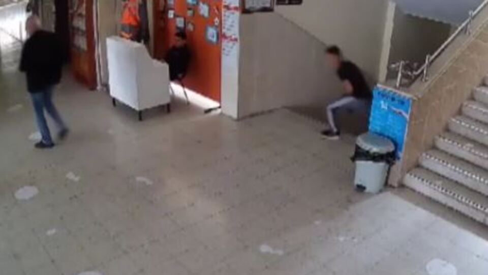 Elektronik sigarayla yakalandı: Müdür yardımcısını bıçakladı