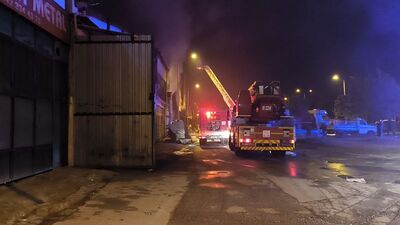 Mobilya imalathanesinde yangın