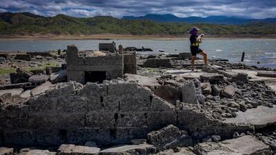Kuraklık 300 yıllık kasabanın kalıntılarını ortaya çıkardı