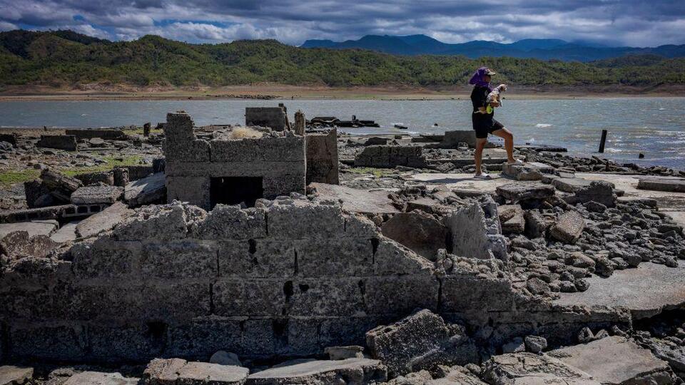 Kuraklık 300 yıllık kasabanın kalıntılarını ortaya çıkardı