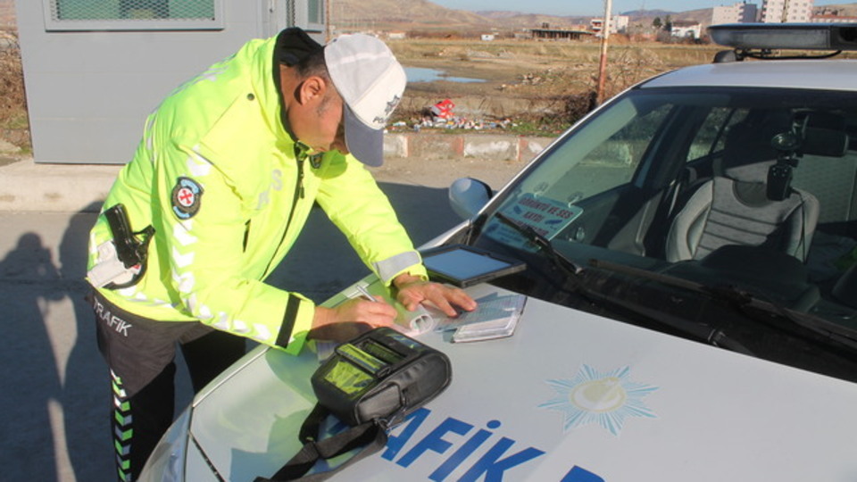 Trafikte Hız Cezası Ne Kadar 2024?