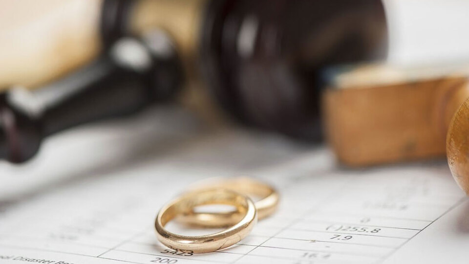 Eşin cebinden habersiz para almak boşanma sebebi!