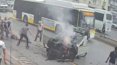 Otomobil kırmızı ışıkta geçti! Yayalara daldı! Can kaybı ve yaralılar var!